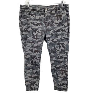 Lane Bryant Gray Camo Cropped Pants 20P